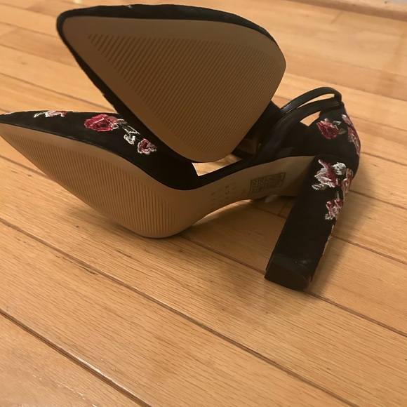 White House Black Market Heels, Size 9M - Picture 5 of 8